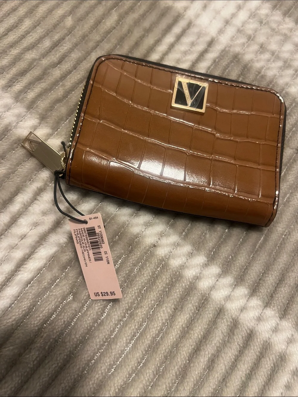 Victoria's Secret Brown Croc-Embossed Zip Wallet with Gold Accent - Picture 4 of 6
